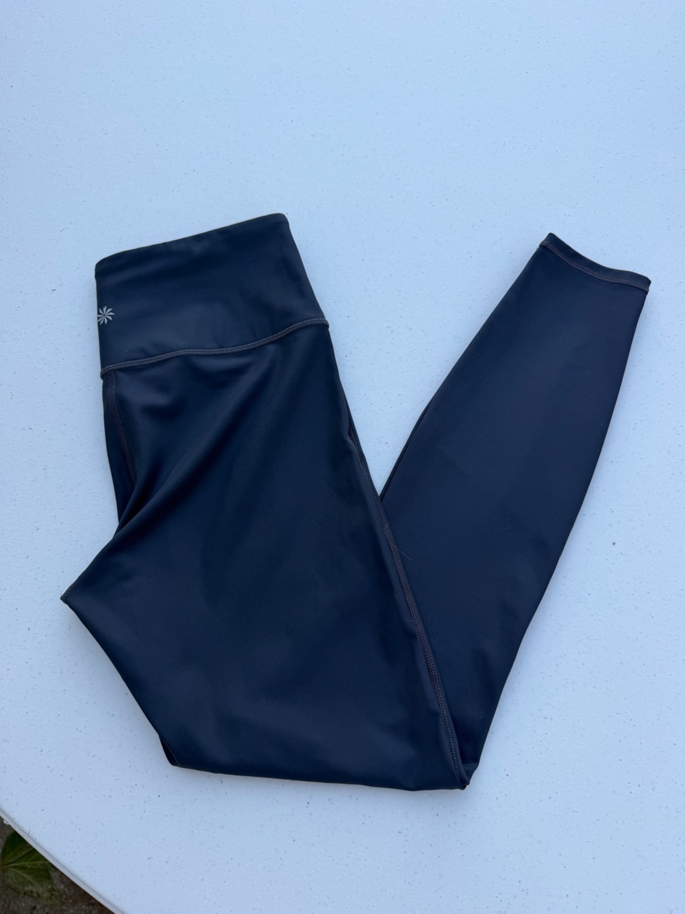 High-Waist navy Performance Leggings with Back Logo